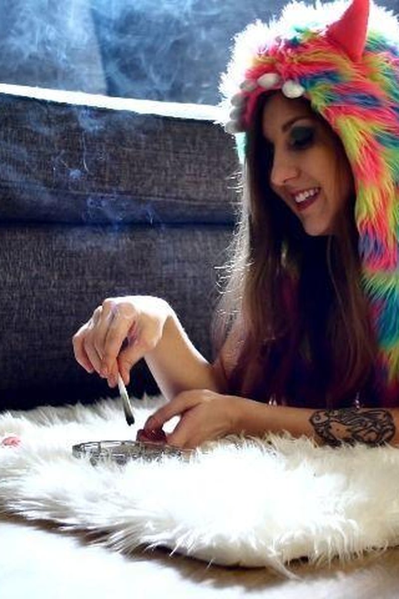 Colourful Joint - Screenshot 1 of 4 - Fetish