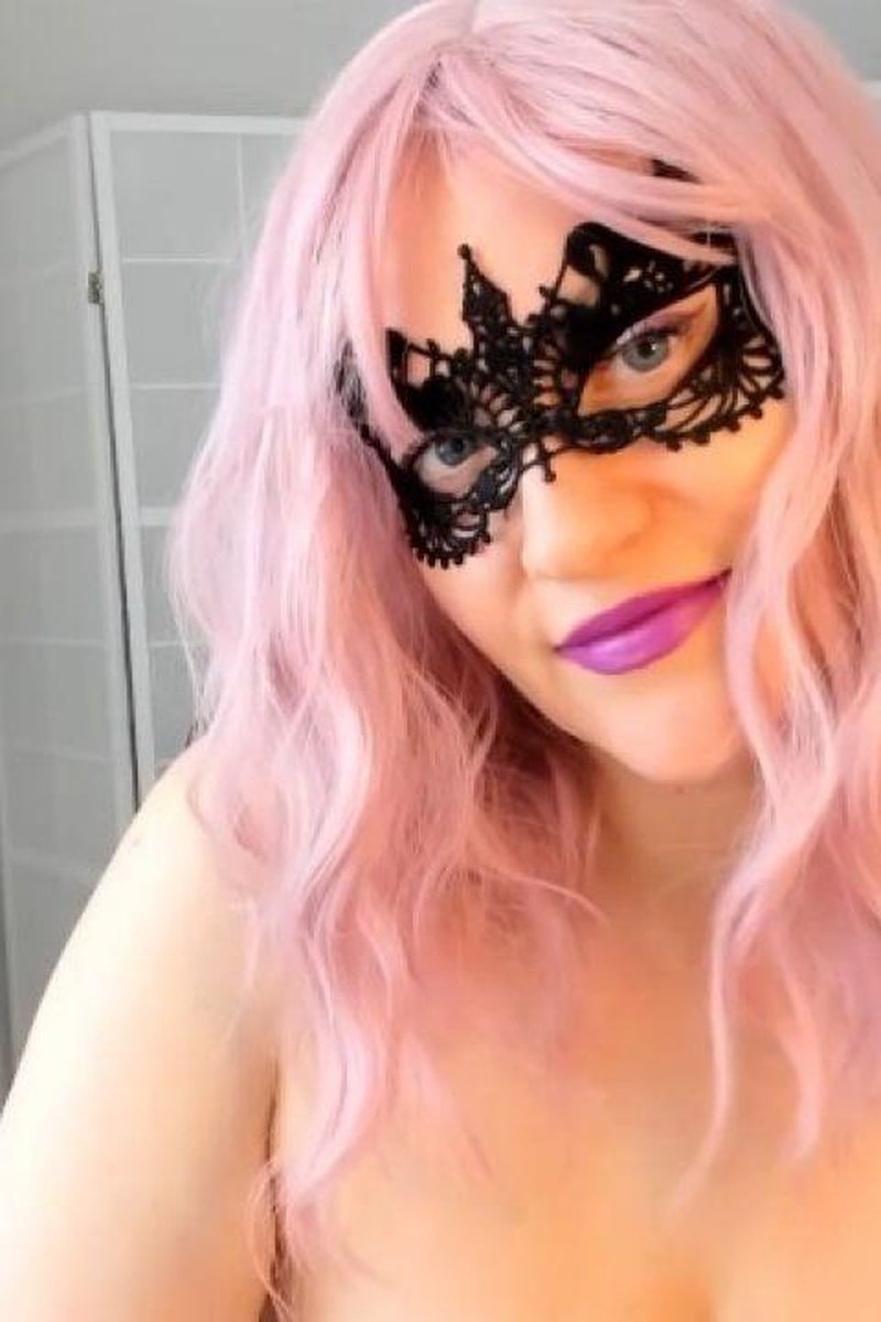 Eye Contact Teasing - Screenshot 1 of 4 - Eye Contact