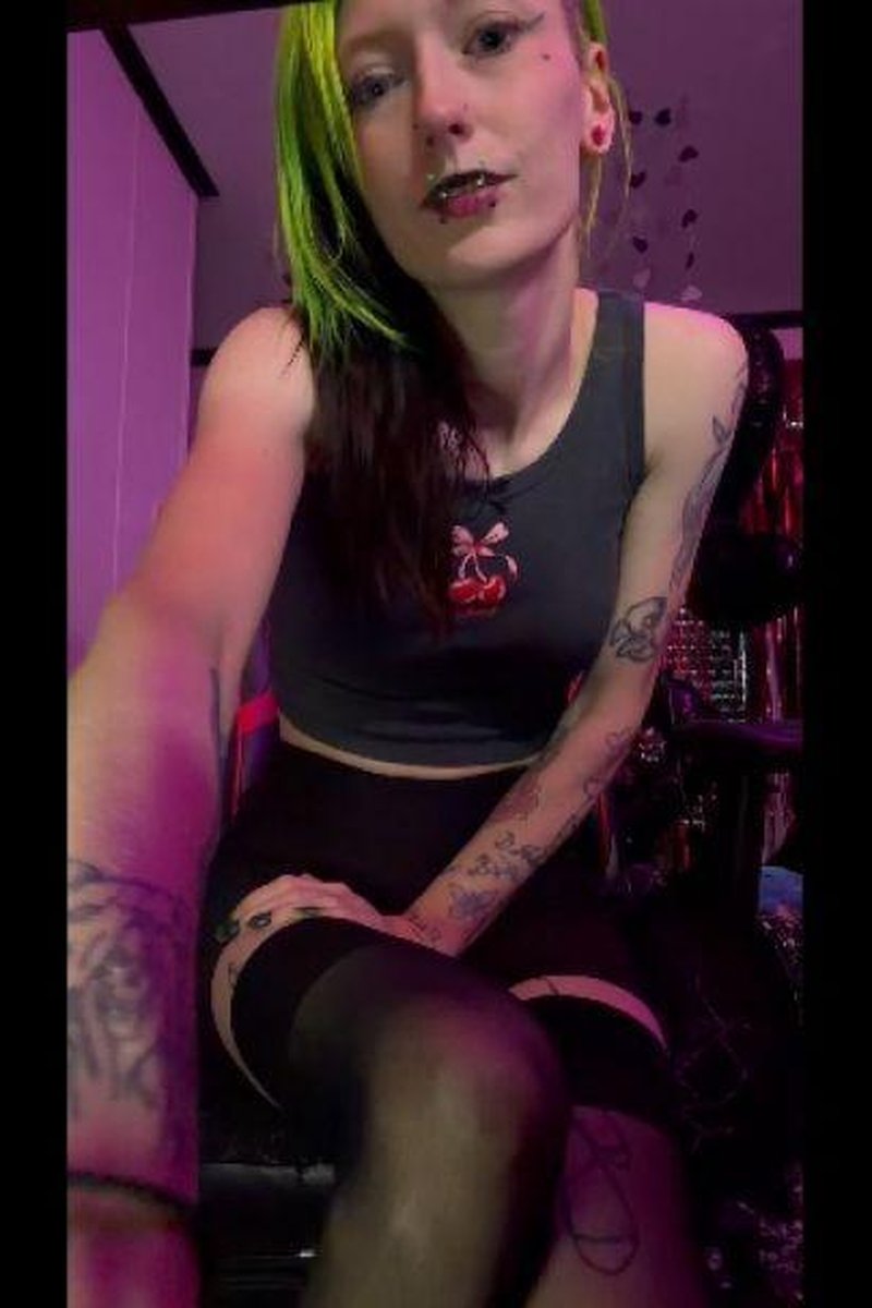 Gape/Spread - Screenshot 1 of 4 - Gaping