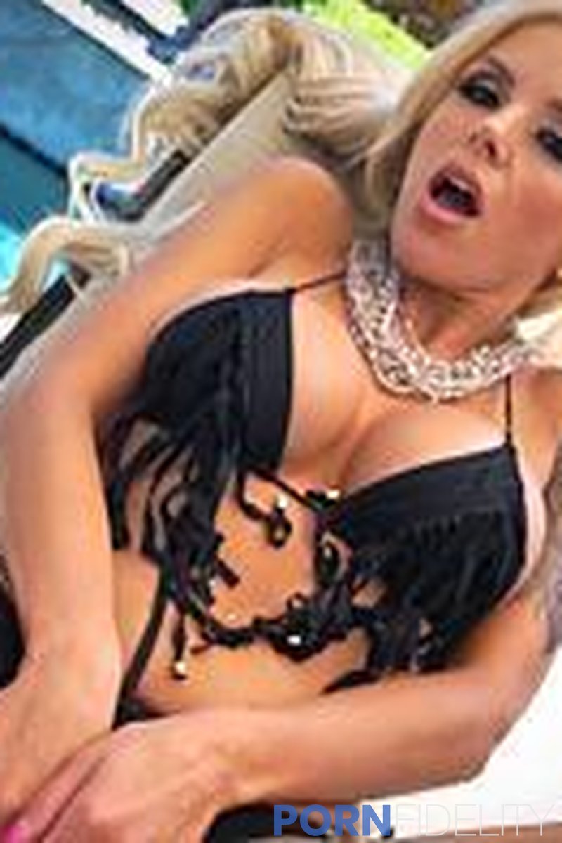 Smoking Hot E549 - Screenshot 1 of 4 - 69