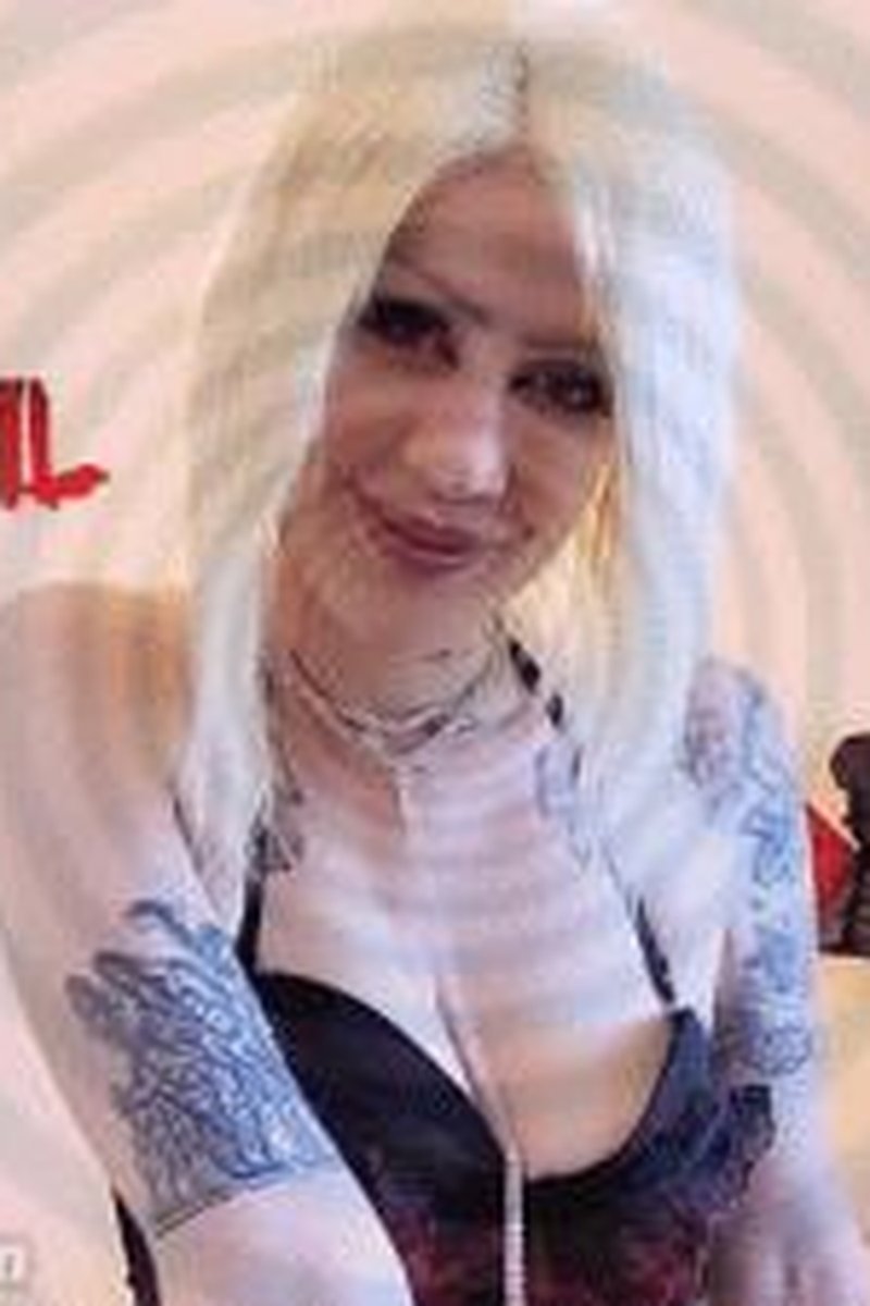 Dear Devil - Screenshot 1 of 4 - Bitch