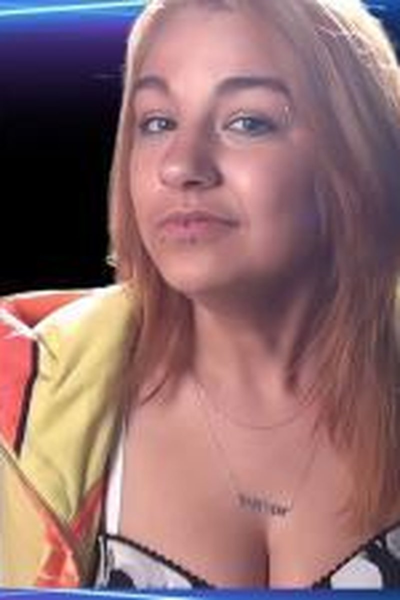 This Girl Burps Are Like Growling - Screenshot 1 of 4 - Brown Hair