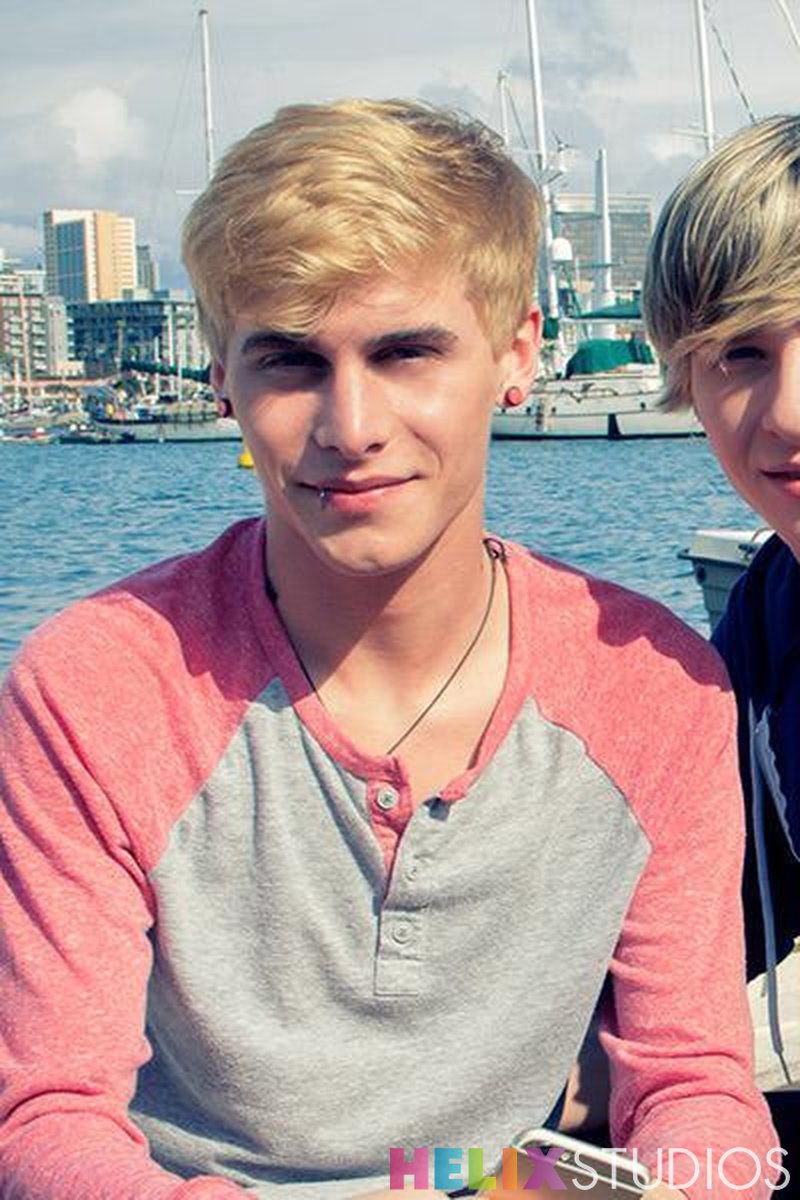 Blonds by the Bay - Screenshot 1 of 4 - American