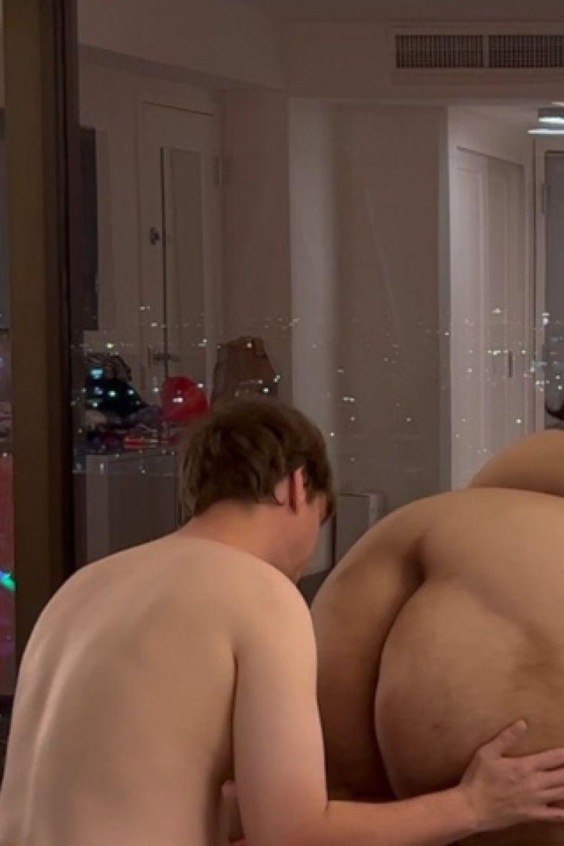 Pretty Background Pounding - Screenshot 1 of 4 - 600poundsex