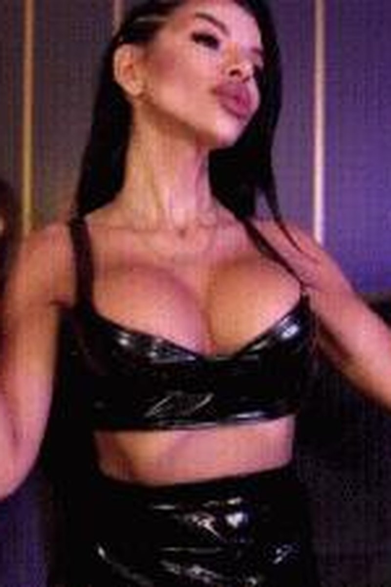 Flex Boobs - Screenshot 1 of 4 - Big Tits