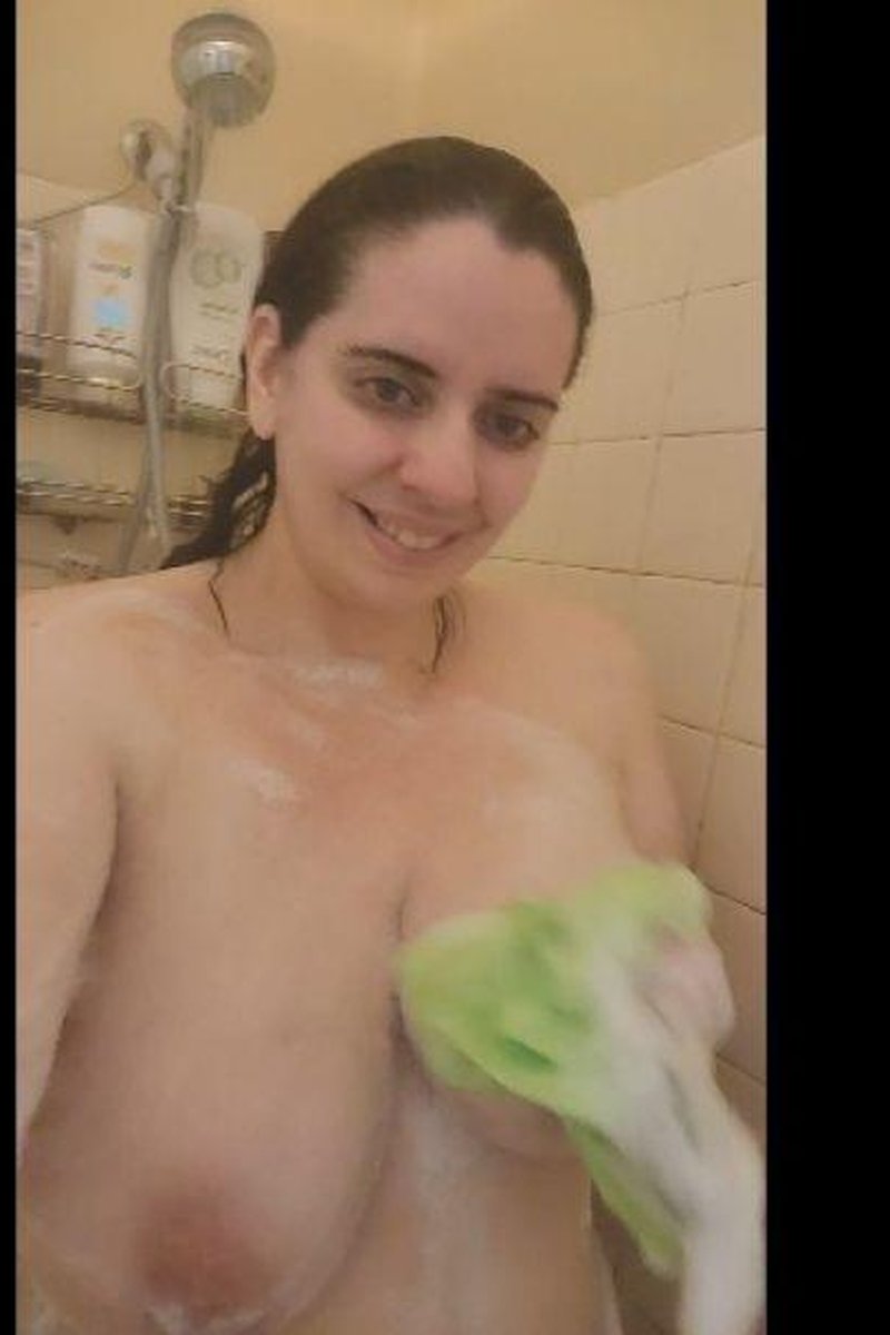 Shower Time - Screenshot 1 of 4 - Bathroom