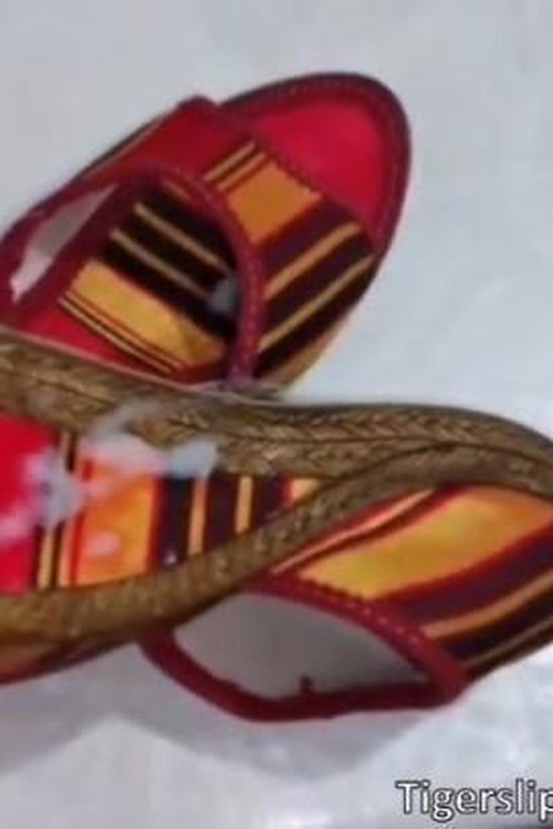 Wedge Sandals Fuck & Cum - Screenshot 1 of 4 - Cum On Slippers