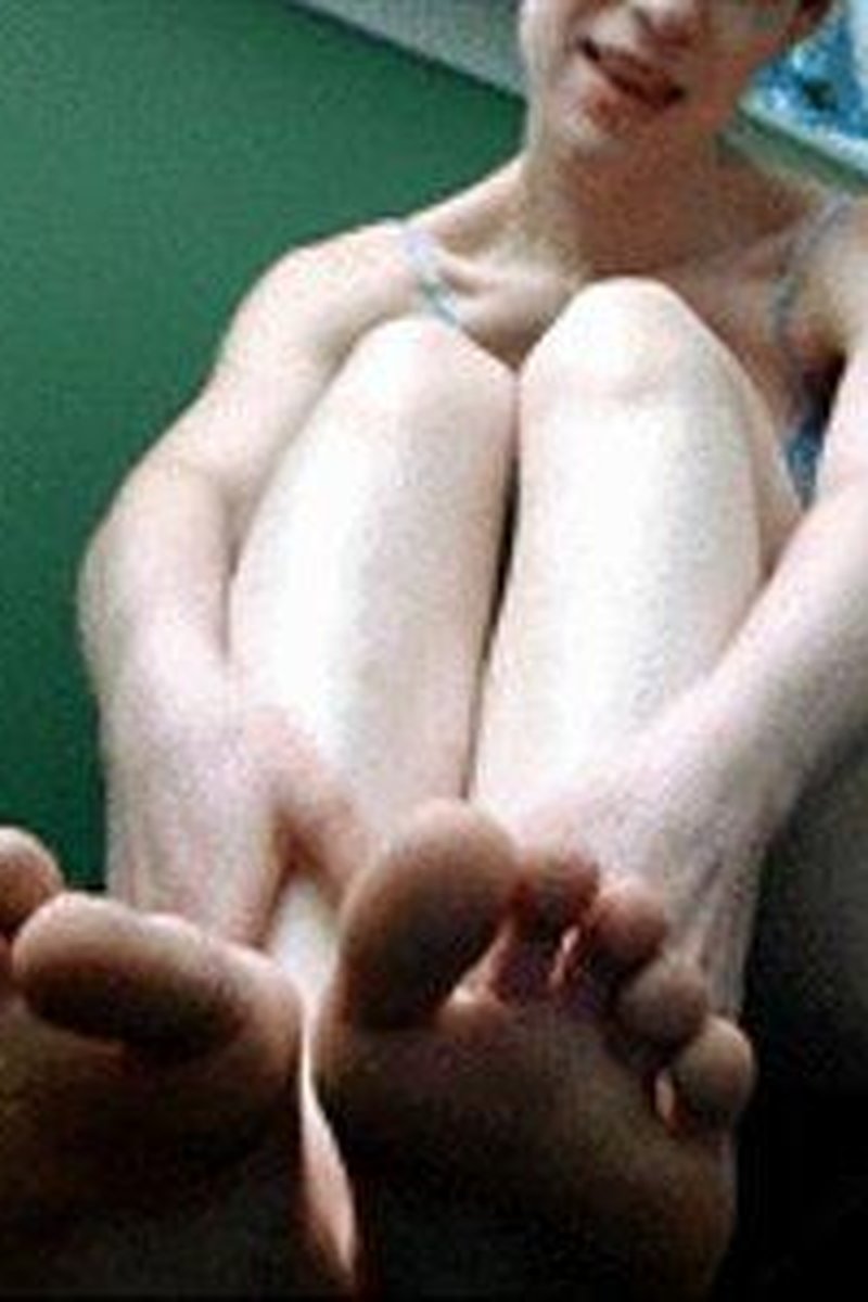 Toe And Finger Cracking - Screenshot 1 of 4 - Finger Cracking