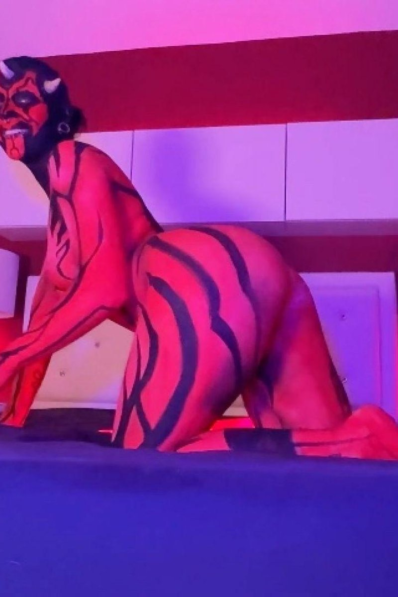 Darth Maul And Her Lightsaber - Screenshot 1 of 4 - Babes