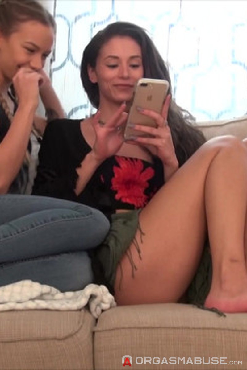 Vacation Pics - Screenshot 1 of 4 - Foot Fetish