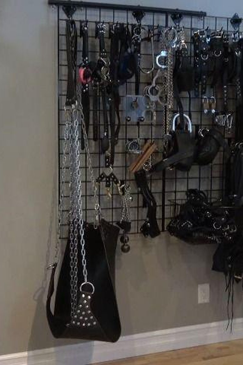 BDSM Curious - Screenshot 1 of 4 - Nipple Play