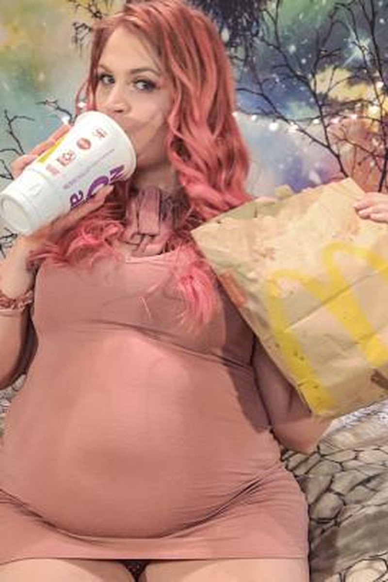 Kitkatfeedee | Super Sized Snack - Screenshot 1 of 4 - BBW
