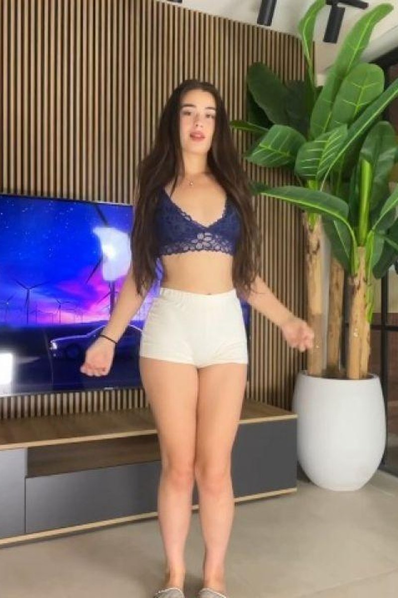 Striptease In A New Thread - Screenshot 1 of 4 - Anal