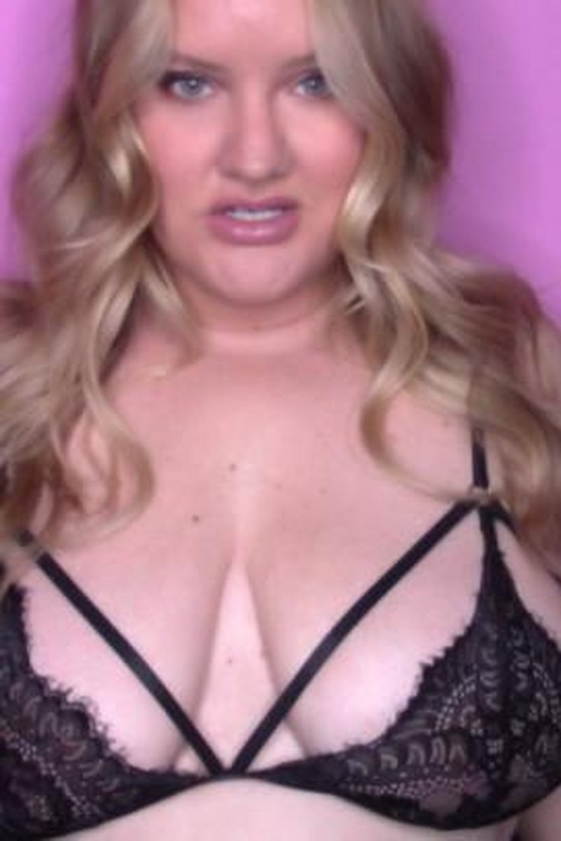 Big Titty Brainless - Screenshot 1 of 4 - Big Tits