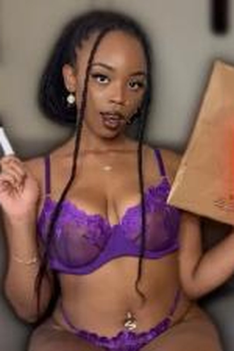 Bag It! - Screenshot 1 of 4 - Femdom