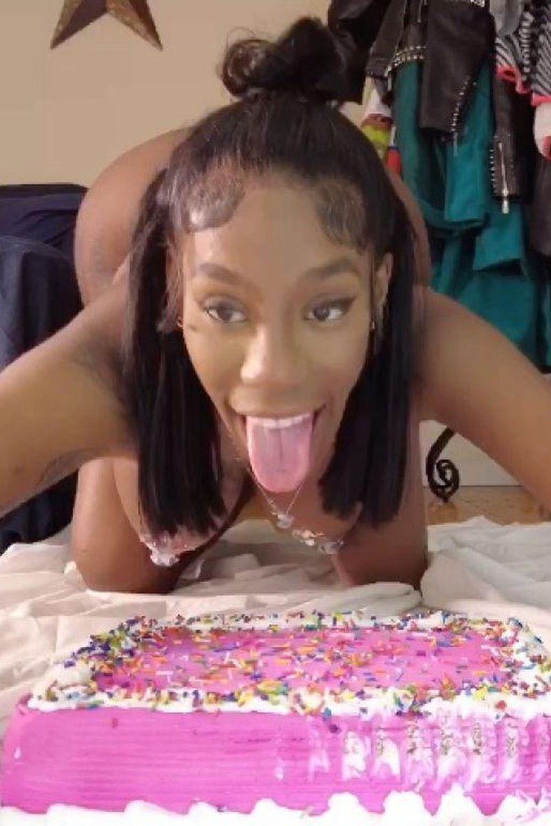 Bday Cake Celerbration - Screenshot 1 of 4 - Big Ass