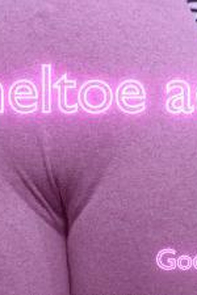 Cameltoe Addict - Screenshot 1 of 4 - Body Worship