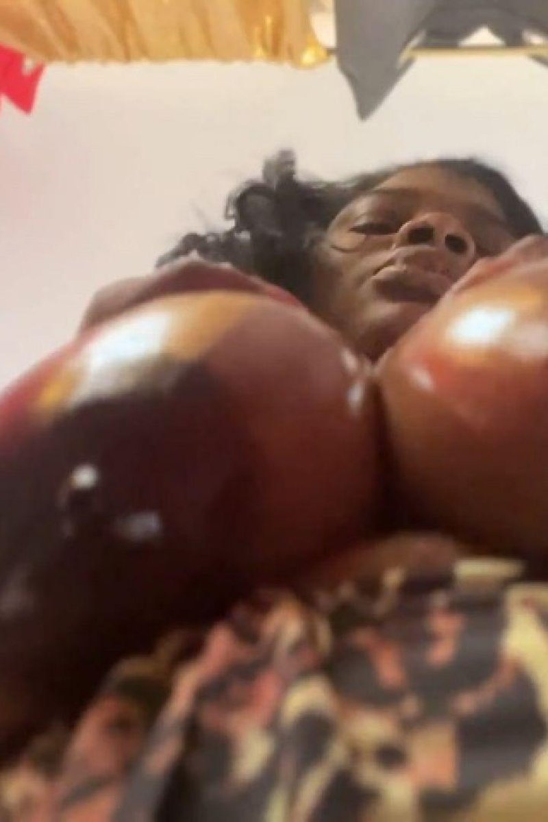 Oiled Up Fun - Screenshot 1 of 4 - BBW