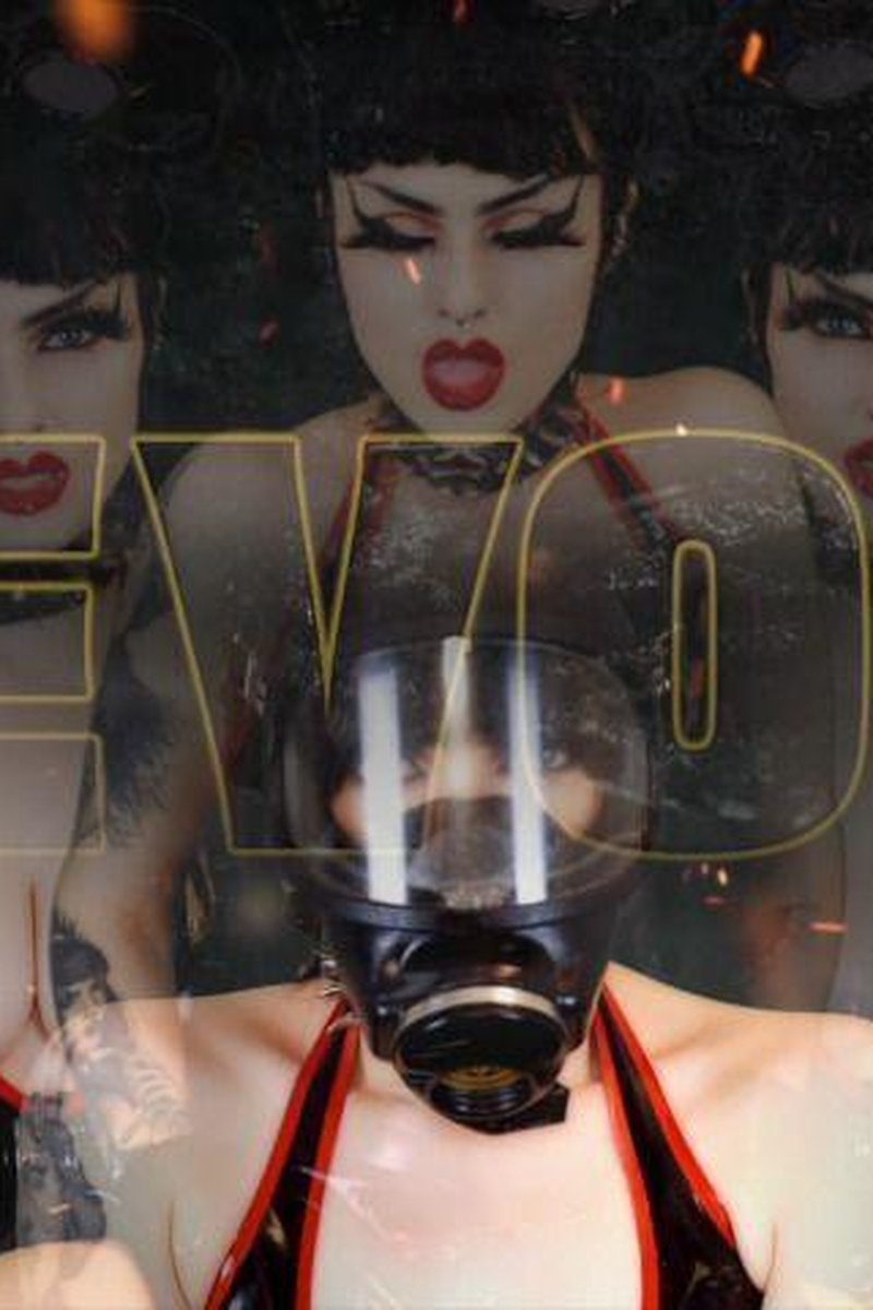 Devour - Screenshot 1 of 4 - Gasmask