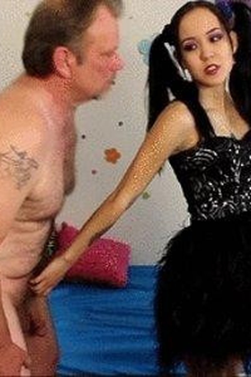 A Spiked Busting - Screenshot 1 of 4 - Asian