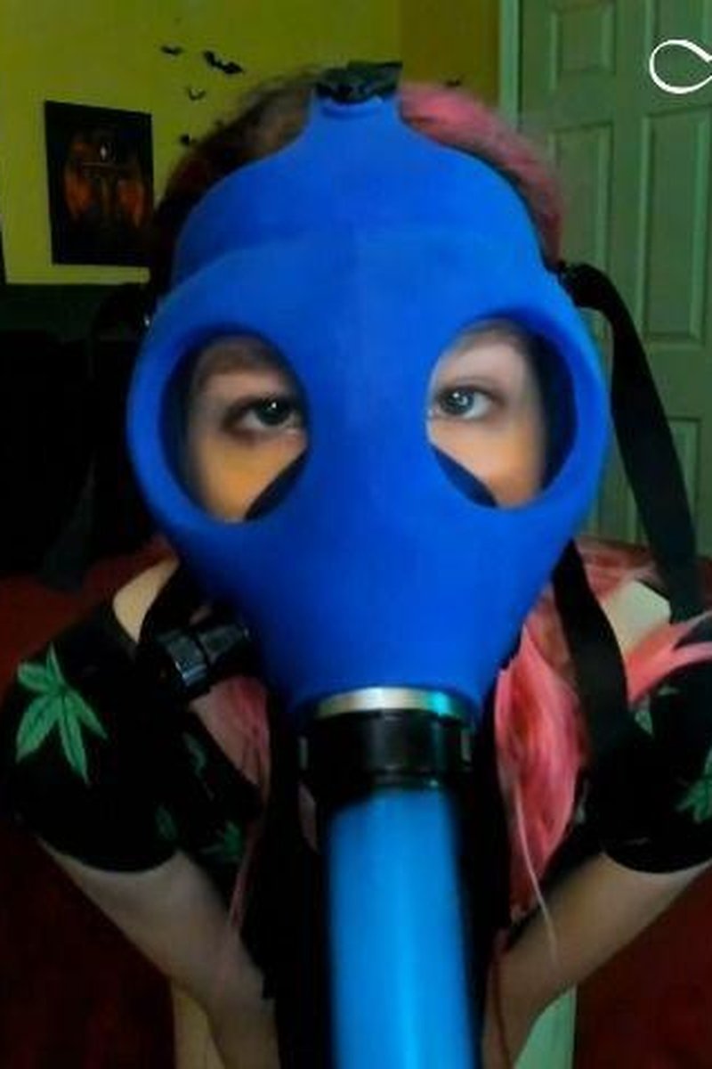 Gas Mask Smoke And Eye Contact - Screenshot 1 of 4 - Ass Fetish