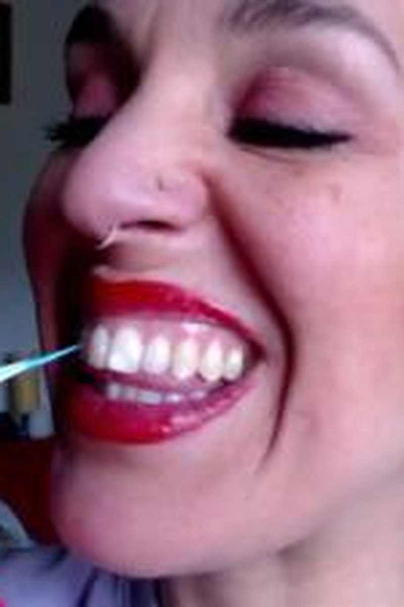 Tooth Picking - Screenshot 1 of 4 - Cleaning