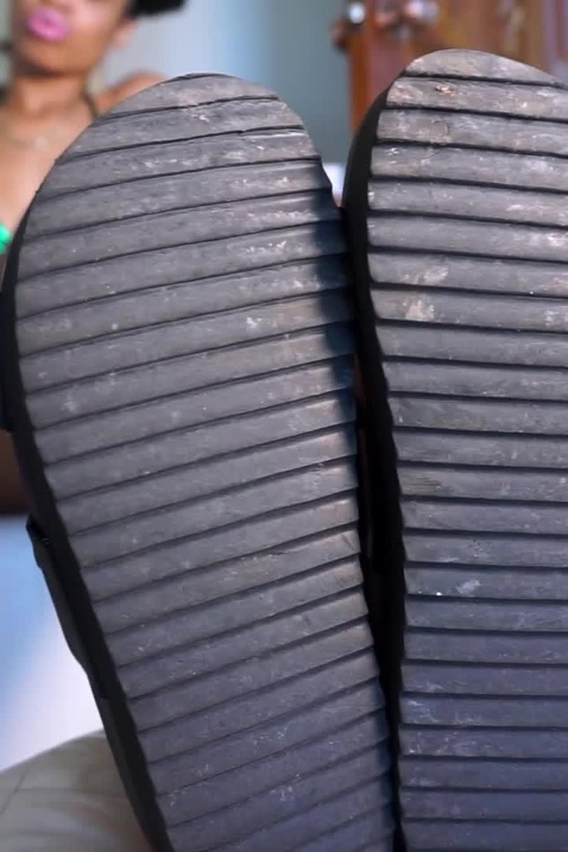Feet Control - Screenshot 1 of 4 - Black