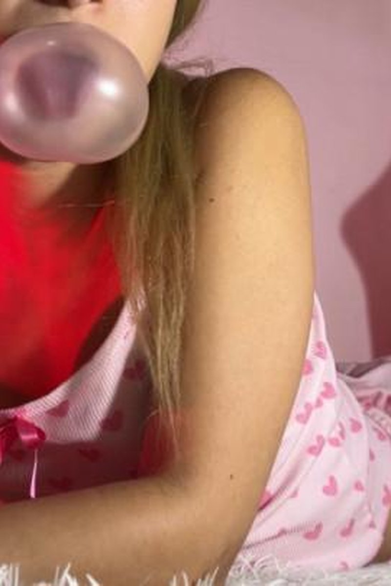 Bubble Gum - Blowing Bubbles - Screenshot 1 of 4 - Bubble Gum