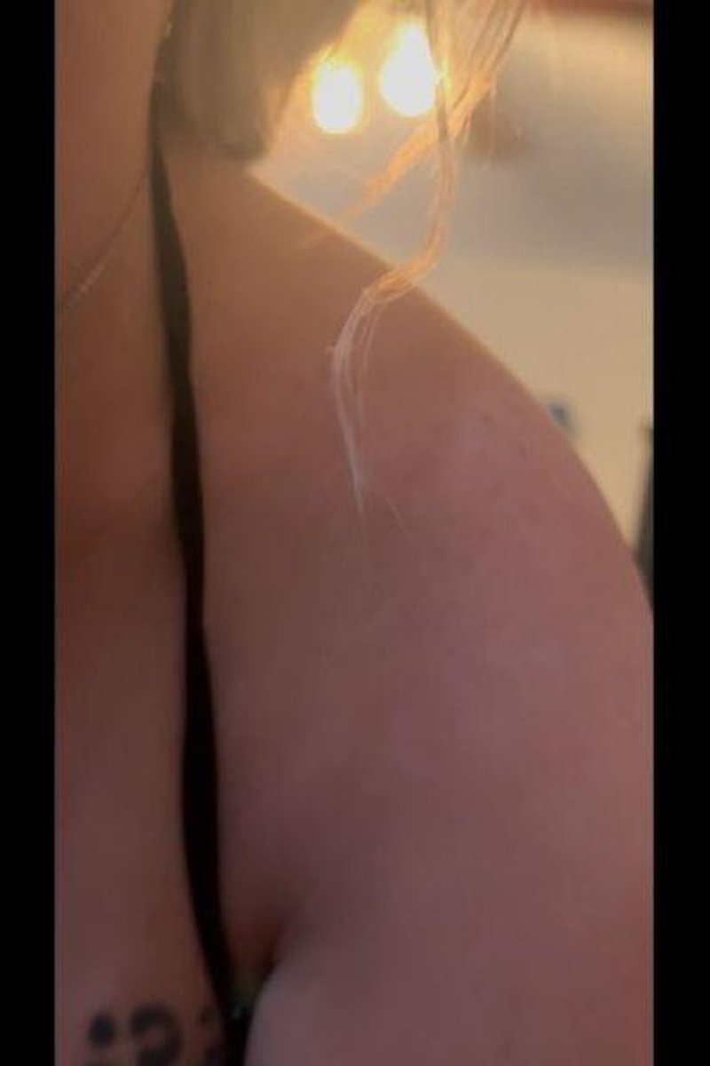 Titty Rubbing - Screenshot 1 of 4 - BBW