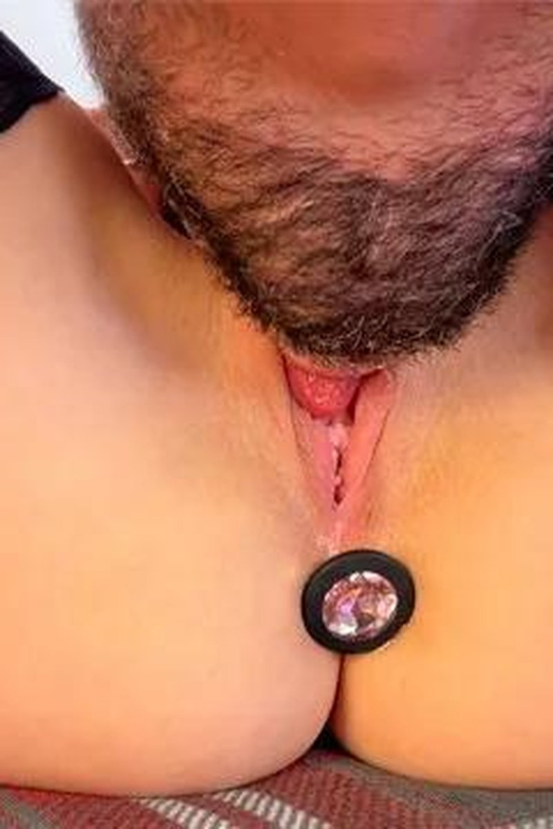 Please Lick Me To Orgasm - Clit And Pussy Licking Close Up Until She Cums - Screenshot 1 of 4 - 60 FPS