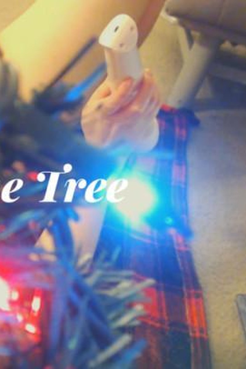 Under The Tree - Screenshot 1 of 4 - Big Tits