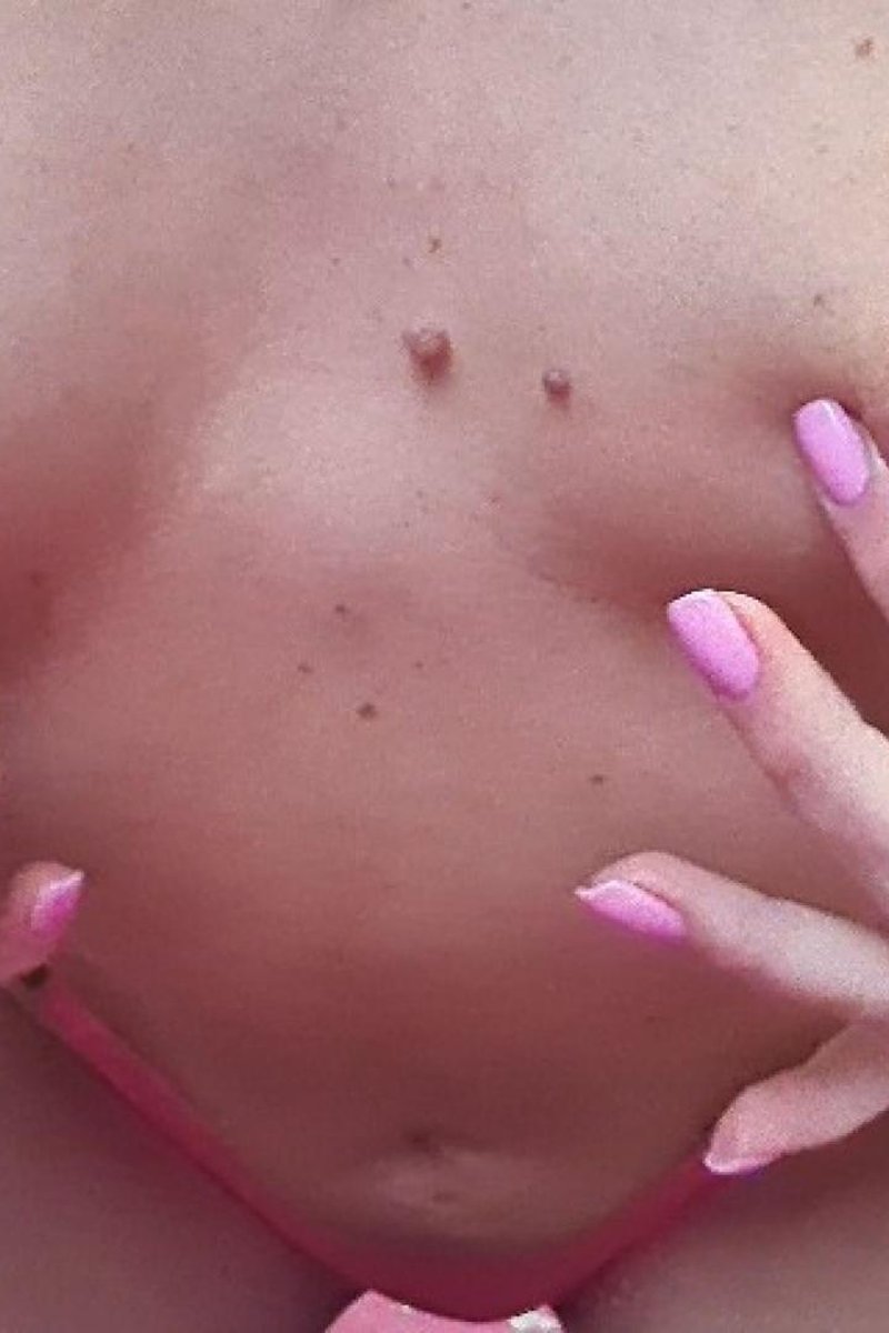 Titty Tuesday - Screenshot 1 of 4 - Blonde Hair (Female)