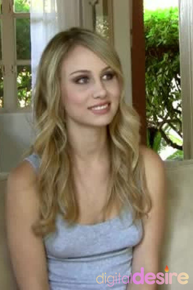 Charlee Monroe - Screenshot 1 of 4 - Babes