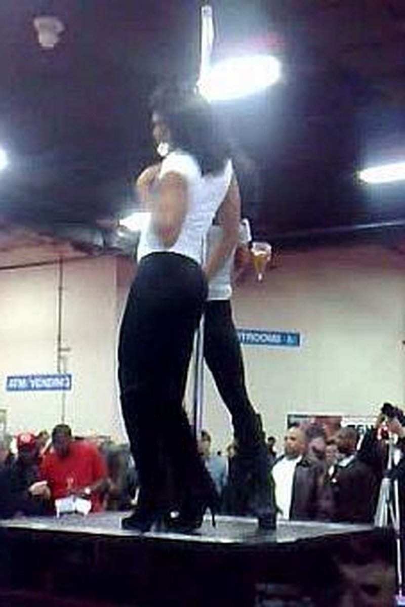 Pole Dancers - Screenshot 1 of 4 - Behind The Scenes
