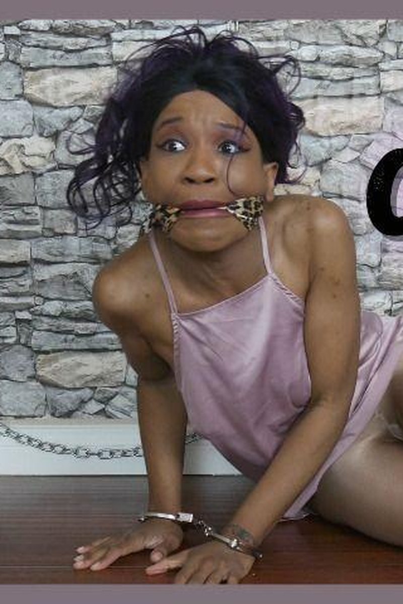 Cunt Cuffed - Screenshot 1 of 4 - Bondage