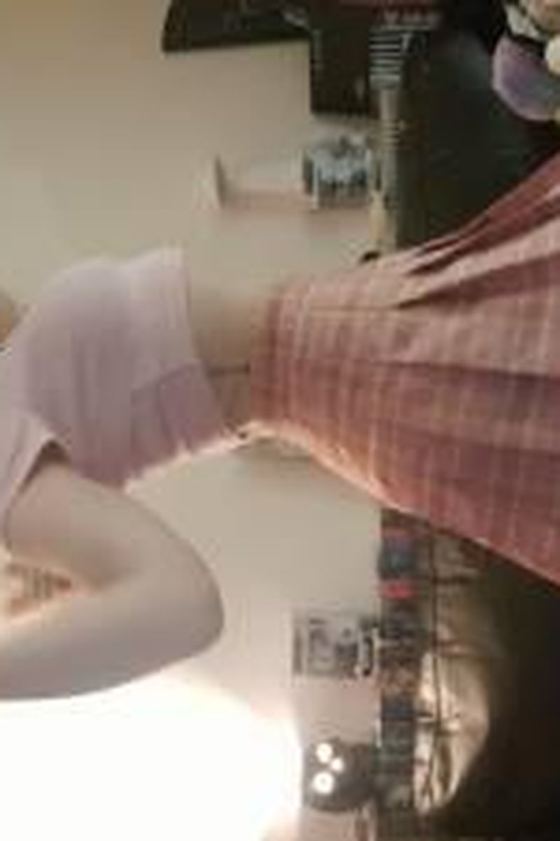 Schoolgirl Flashing - Screenshot 1 of 4 - Flashing