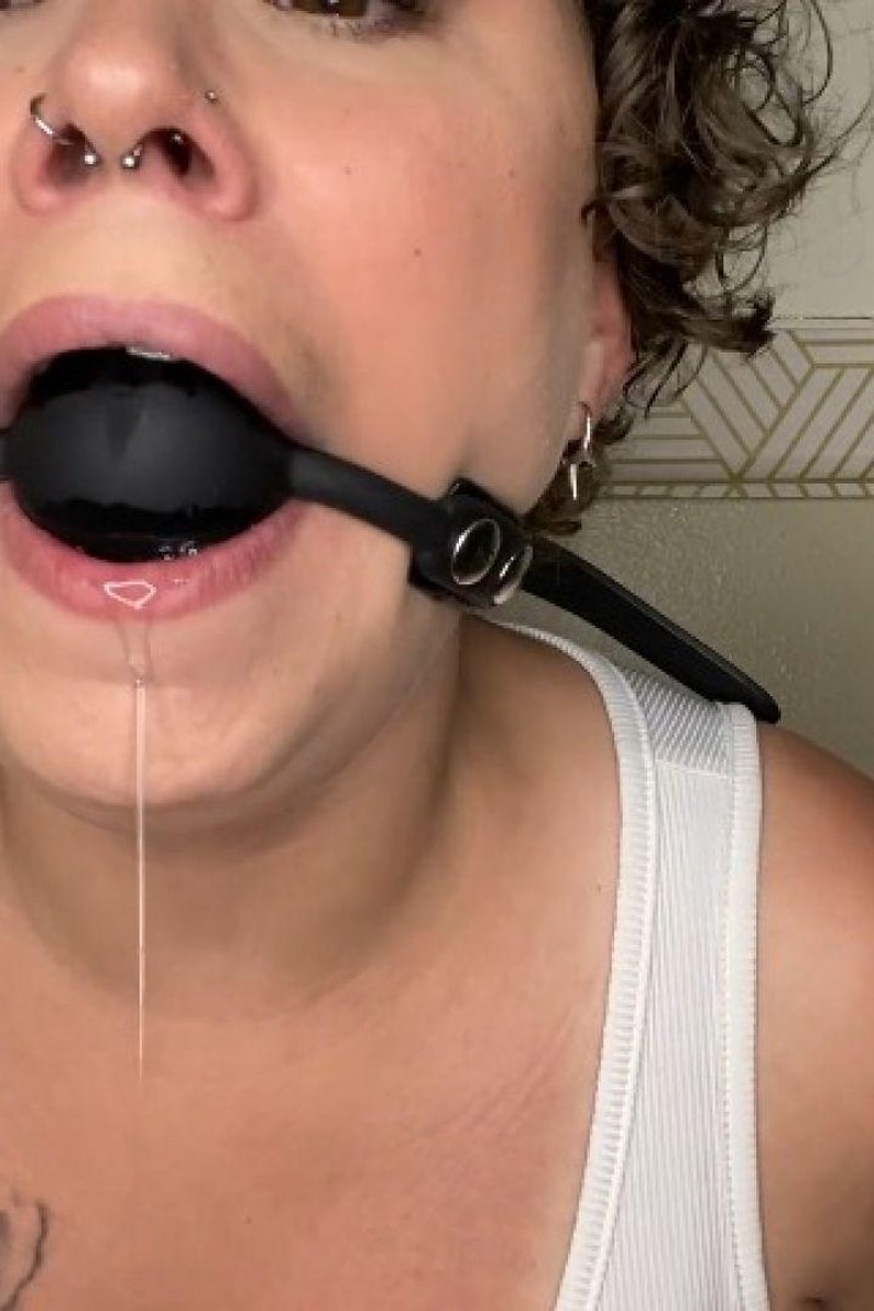 Bailey, Ballgagged - Screenshot 1 of 4 - Bondage