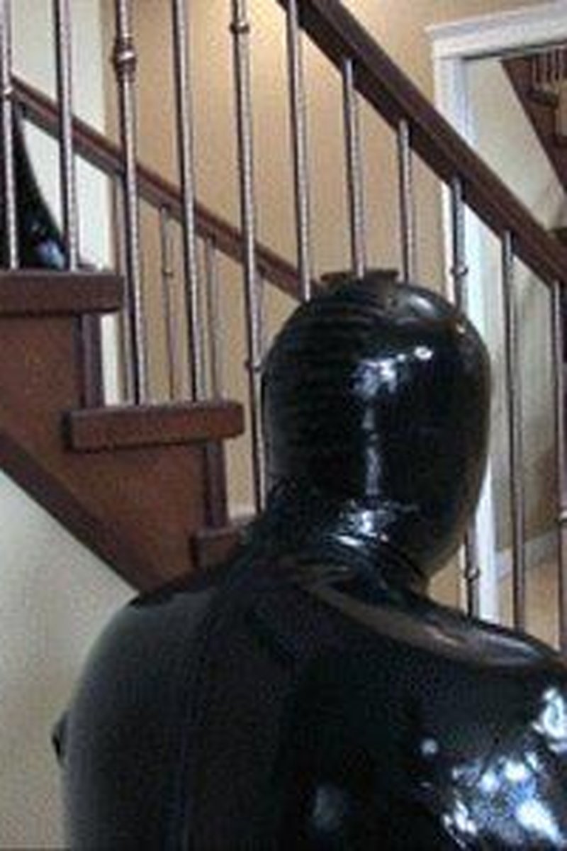 Ballbusting Day - Screenshot 1 of 4 - Lady Lennox