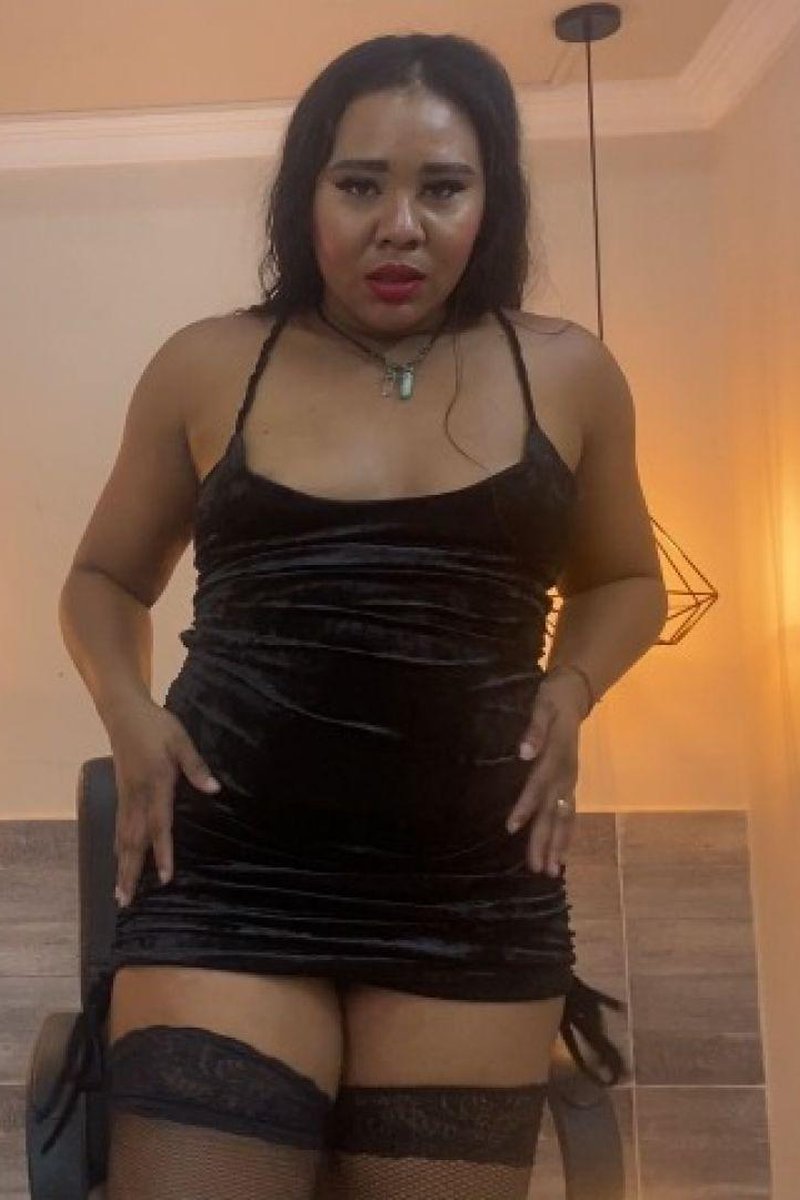 Scarletthot - Screenshot 1 of 4 - Latin Woman