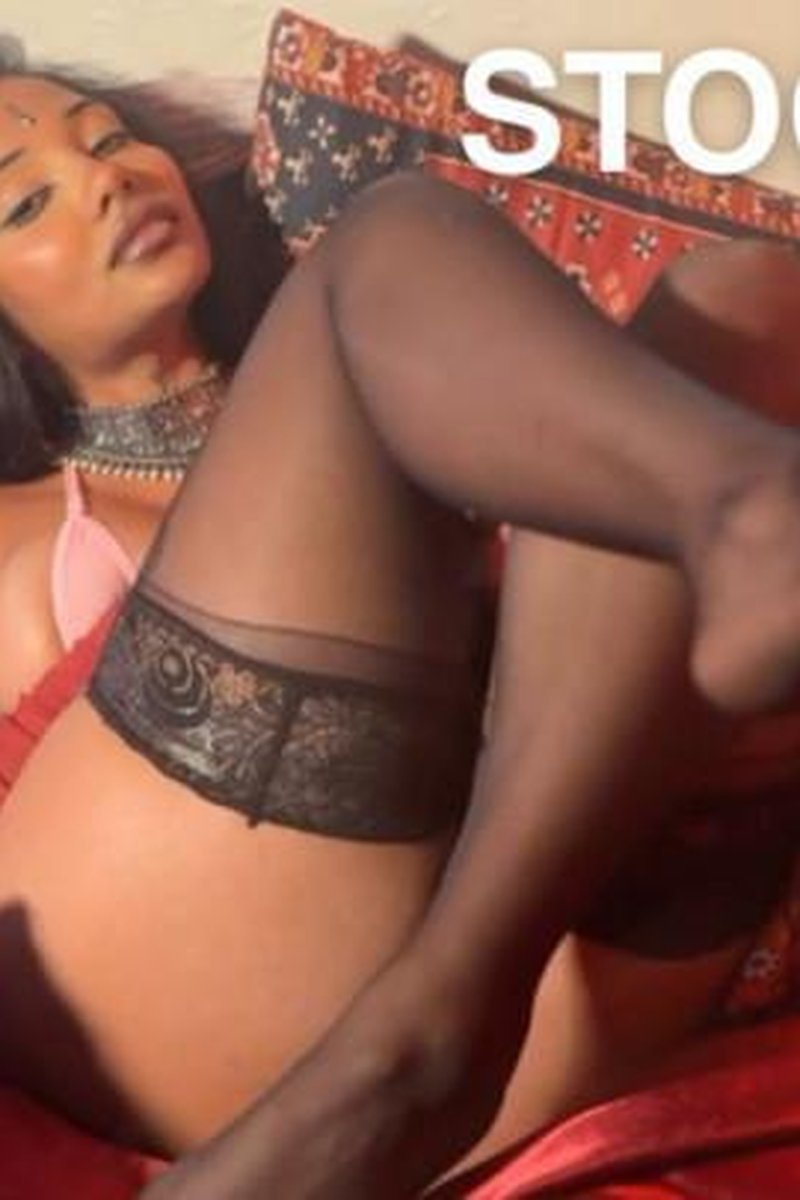 Thigh High Striptease - Screenshot 1 of 4 - Asian