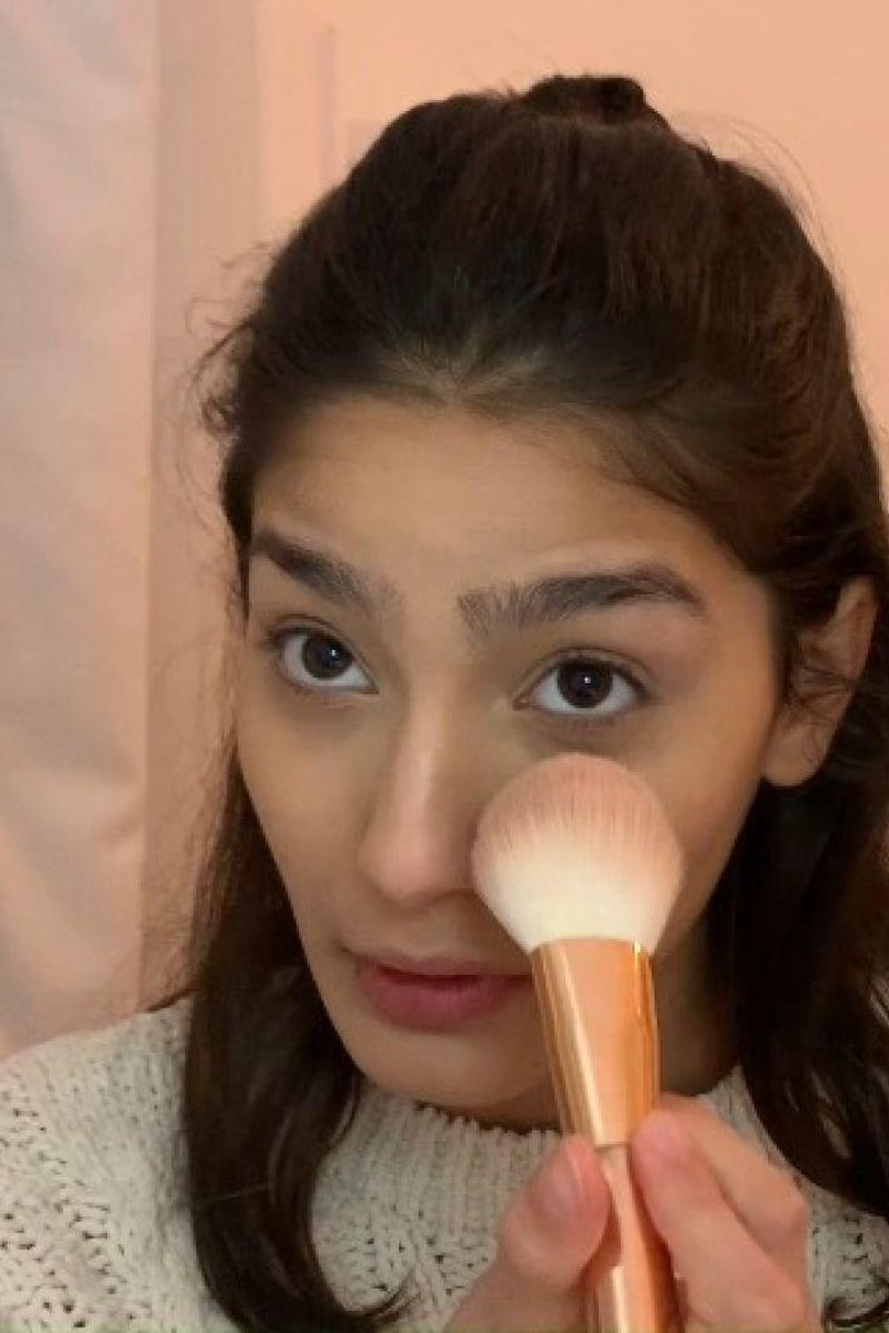 Andrea's Dolphin Makeup Tutorial - Screenshot 1 of 4 - Babes
