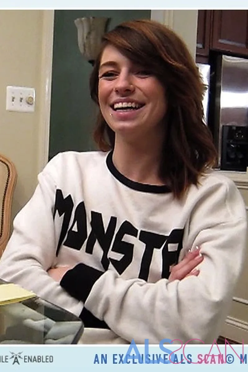 Interview - Screenshot 1 of 4 - Behind The Scenes