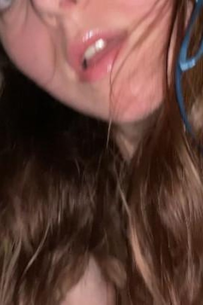 Stip Tease - Screenshot 1 of 4 - Blowjob