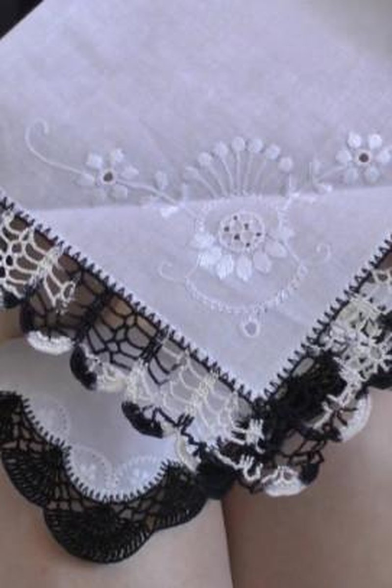 TP-manyvidsladyvictoriavalente-your-vintage-handkerchief-sniffing-day-part-1-lady-victoria