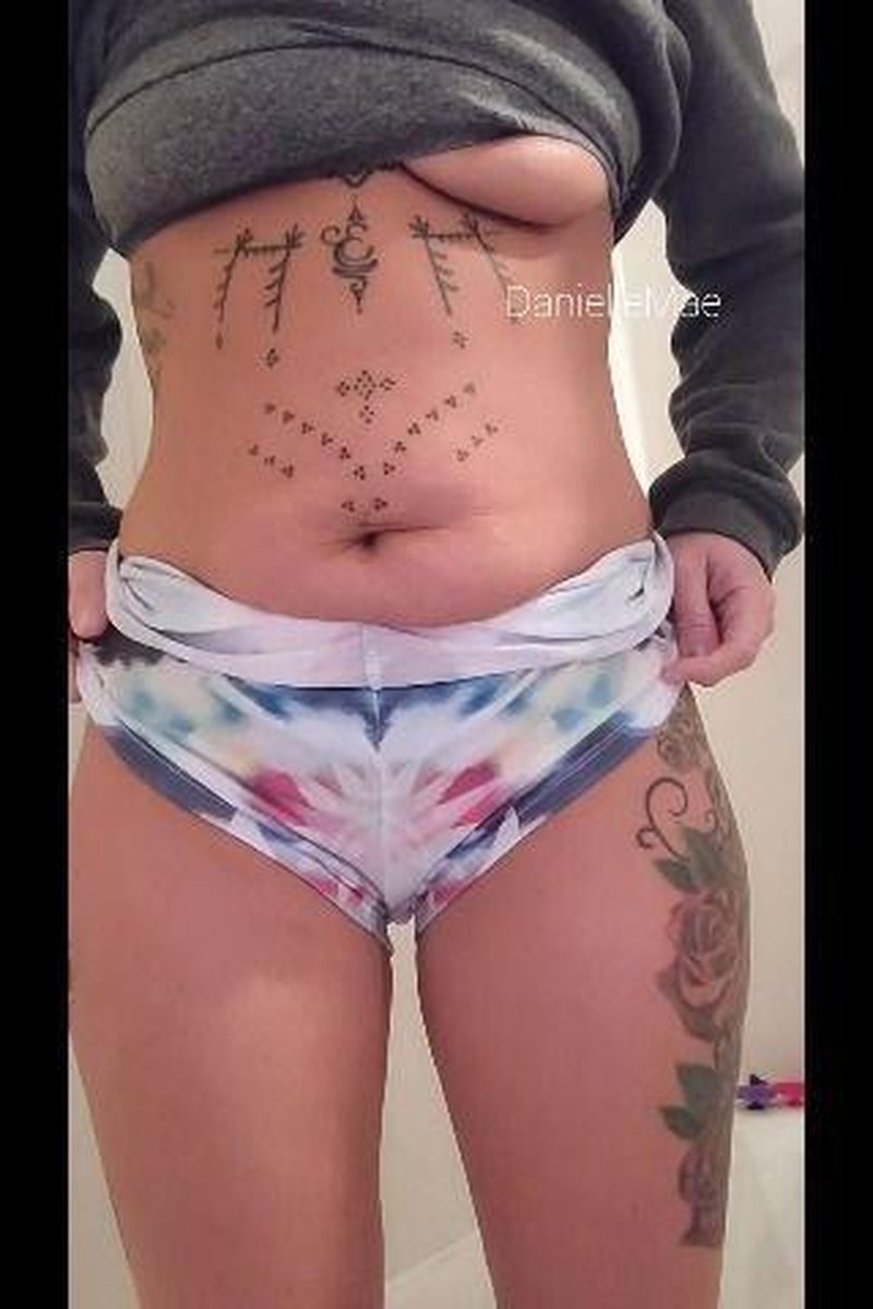 Peeing - Screenshot 1 of 4 - Bathroom