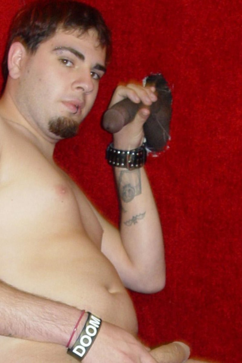 Damien - Screenshot 1 of 4 - Black