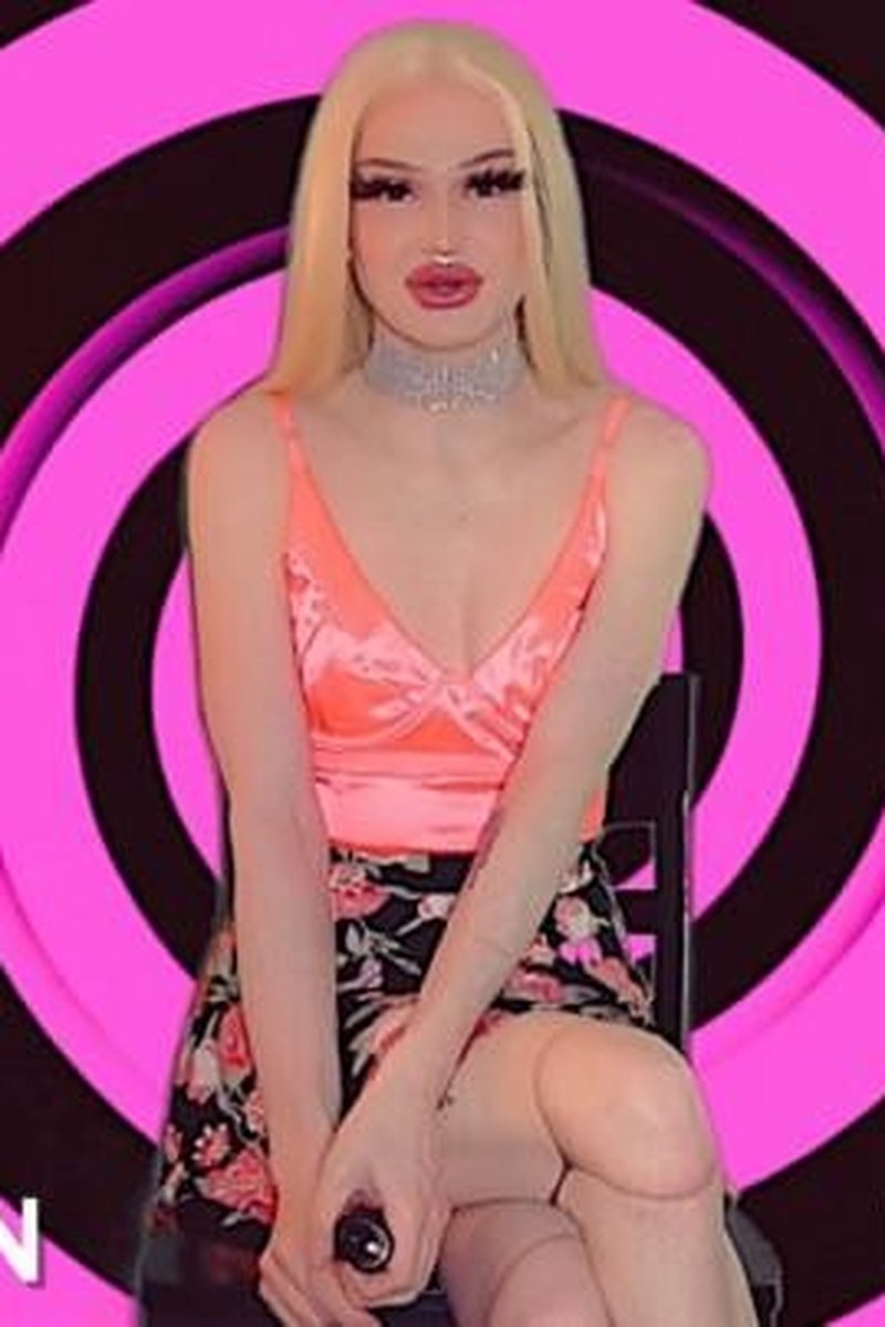 Bambii Mercedes Bimbo Braindrain - Screenshot 1 of 4 - Blond Hair