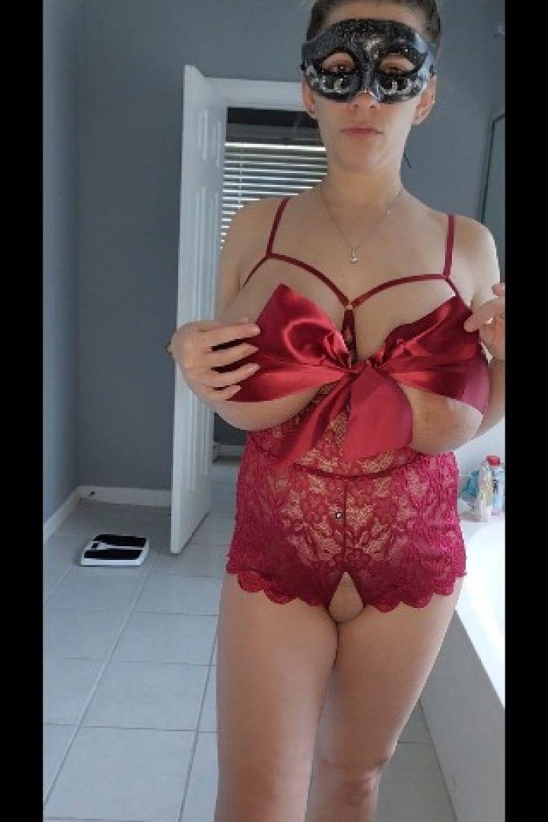 Unwrap Your Present - Screenshot 1 of 4 - Big Tits