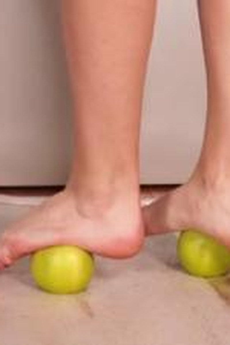 Samara Apple Squeeze - Screenshot 1 of 4 - Femdom