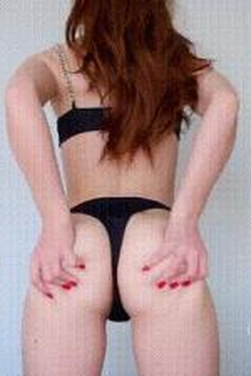 Squeeze - Screenshot 1 of 4 - Bikini-swimsuit Fetish